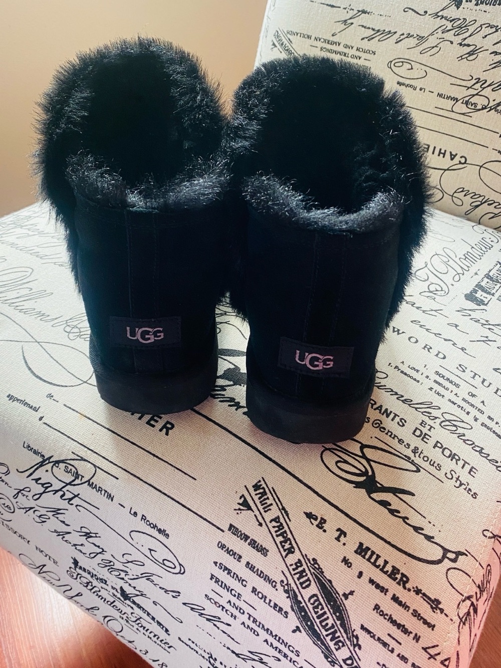 Authentic Ugg size 9